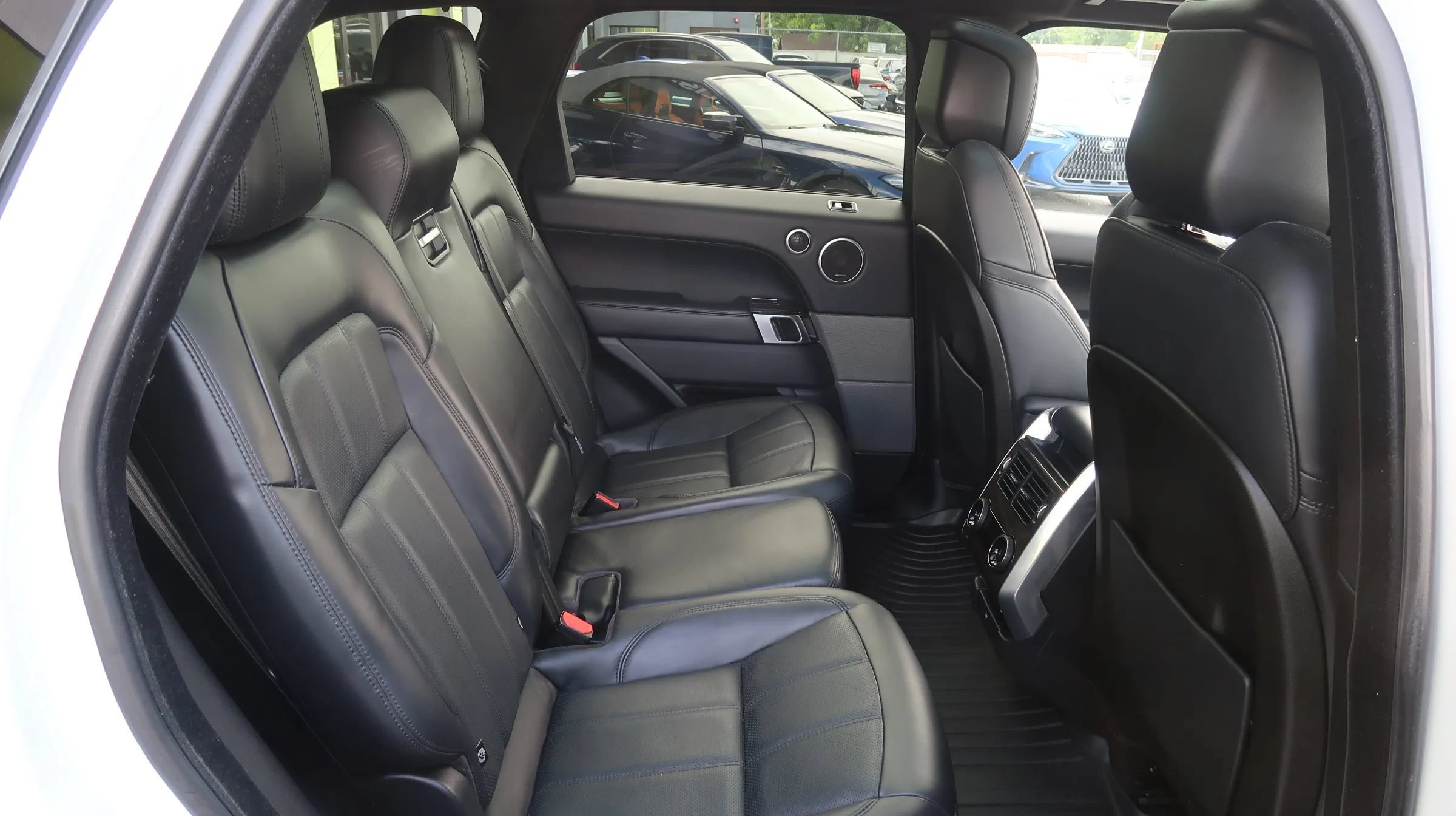 Used 2018 Land Rover Range Rover Sport HSE AWD/4WD image 25