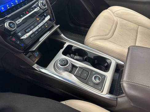 Used 2021 Ford Explorer Platinum w/ Equipment Group 601A AWD/4WD image 22