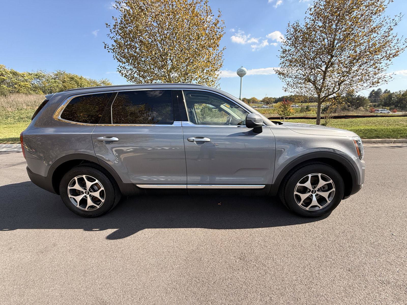 Used 2020 Kia Telluride EX AWD/4WD image 4