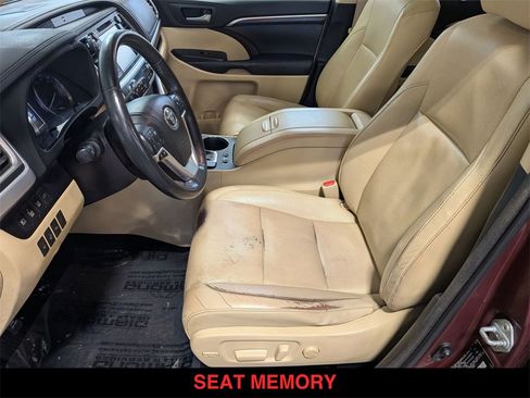 Used 2014 Toyota Highlander Limited image 3