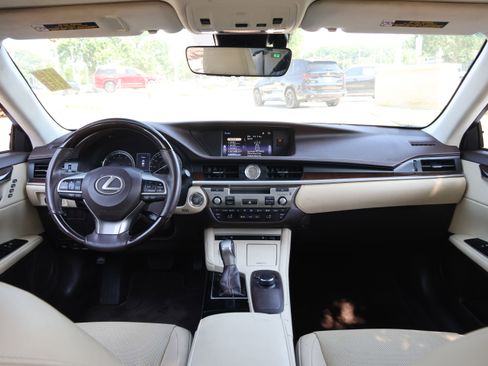 Used 2017 Lexus ES 350 w/ Premium Package FWD image 17
