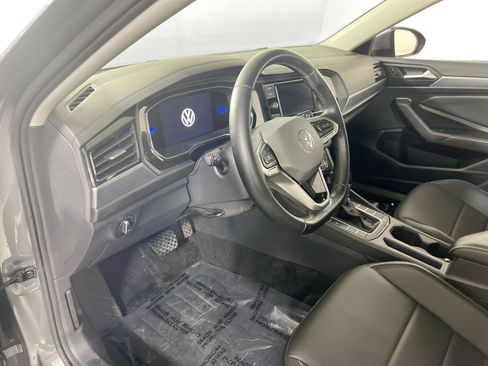 Used 2022 Volkswagen Jetta SE image 9