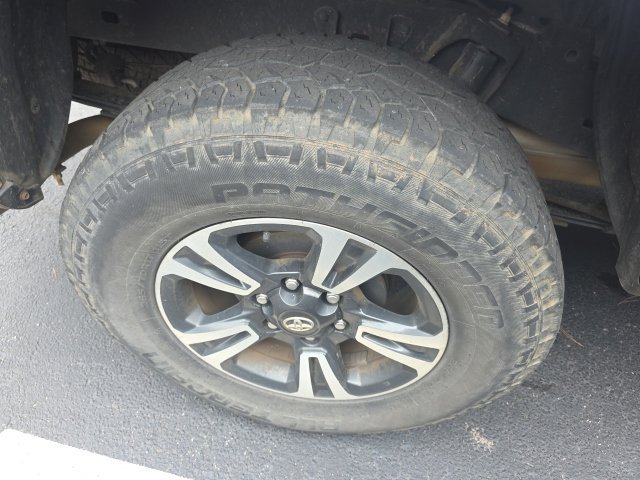 Used 2016 Toyota Tacoma TRD Sport w/ Towing Package RWD image 5