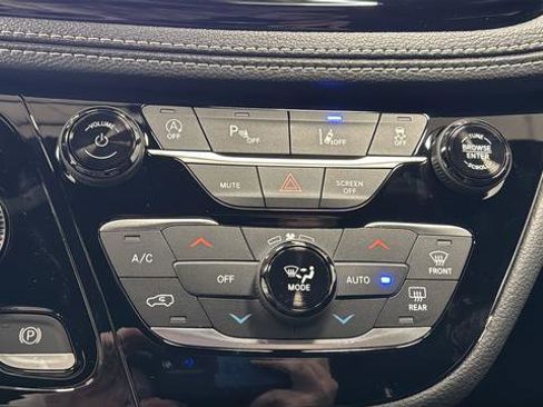 New 2026 Chrysler Pacifica Select image 17