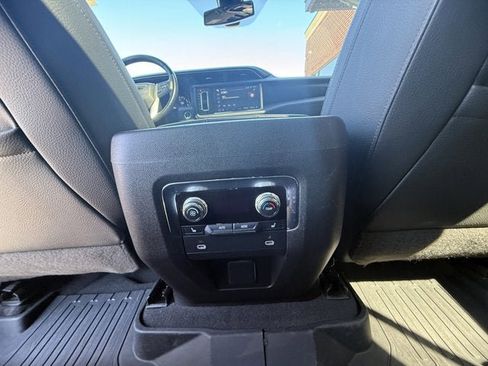 Used 2022 GMC Yukon Denali AWD/4WD image 18