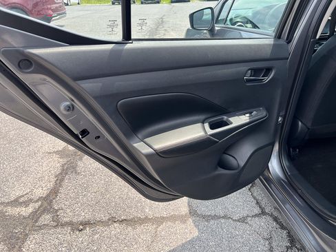 Used 2022 Nissan Versa SR FWD image 21