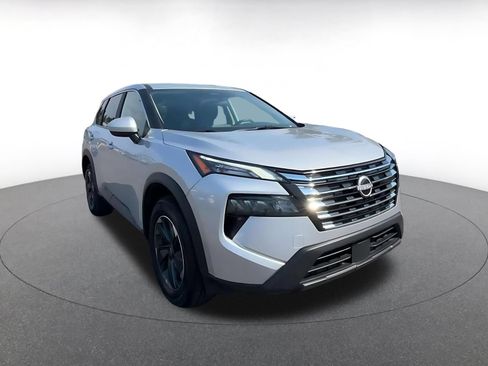 Used 2025 Nissan Rogue SV FWD image 3