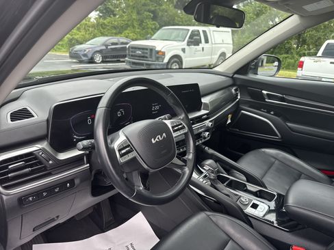 Used 2025 Kia Telluride S FWD image 16