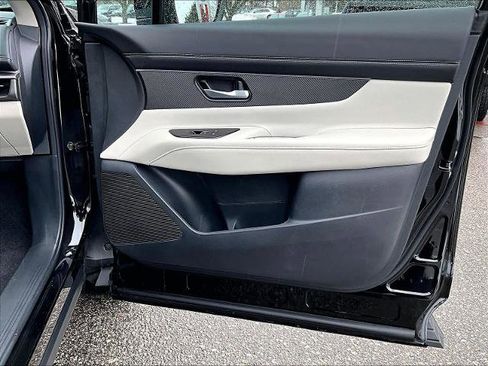 Certified 2025 Nissan Murano SV image 12