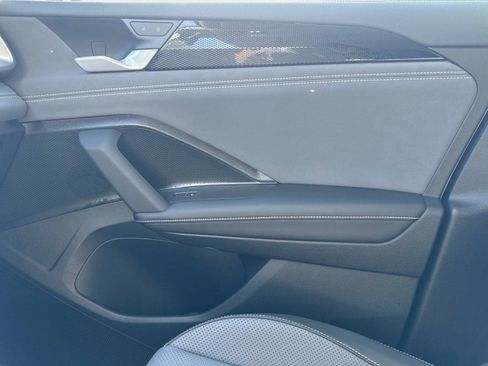 New 2025 Volkswagen Tiguan SE image 22