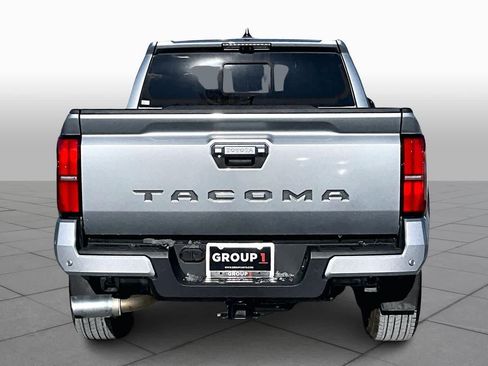 Used 2024 Toyota Tacoma Limited w/ Limited Package (LT) image 5