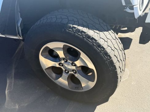 Used 2017 Jeep Wrangler Unlimited Sahara w/ Connectivity Group AWD/4WD image 6