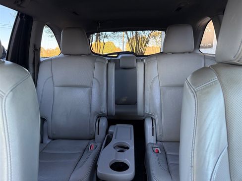 Used 2014 Toyota Highlander Limited image 18