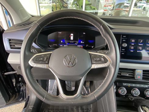 Certified 2023 Volkswagen Taos SE FWD image 28