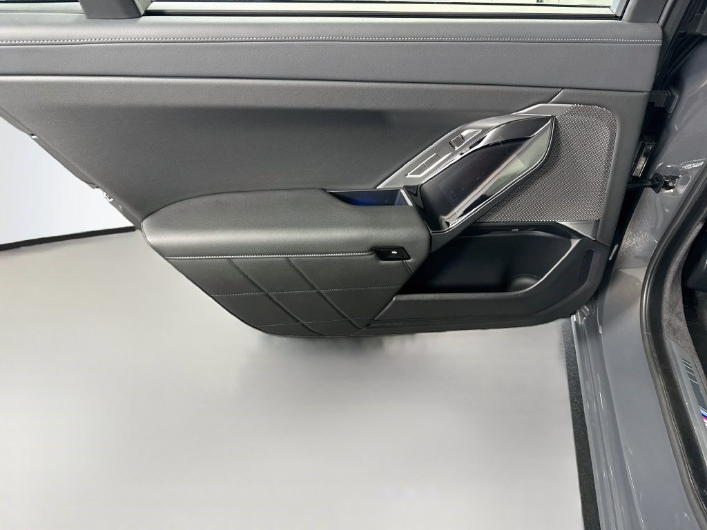 Used 2026 BMW 740i w/ Premium Package RWD image 25