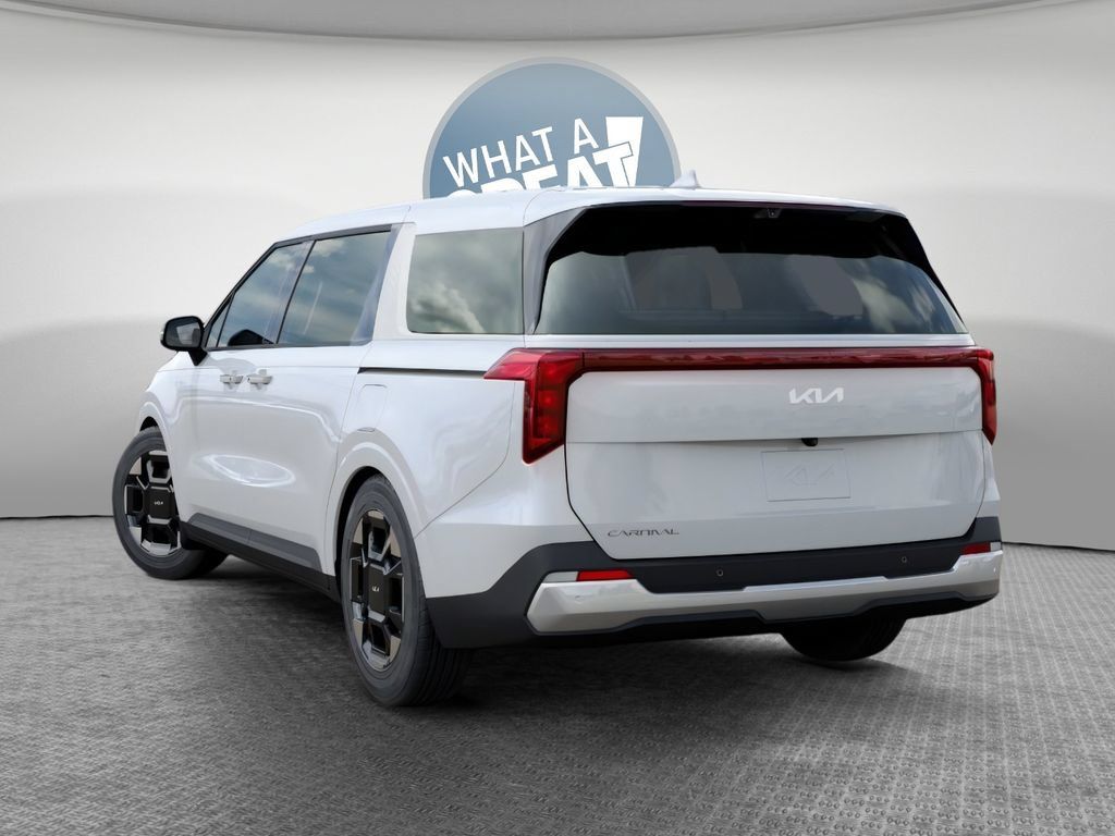New 2026 Kia Carnival EX FWD image 4