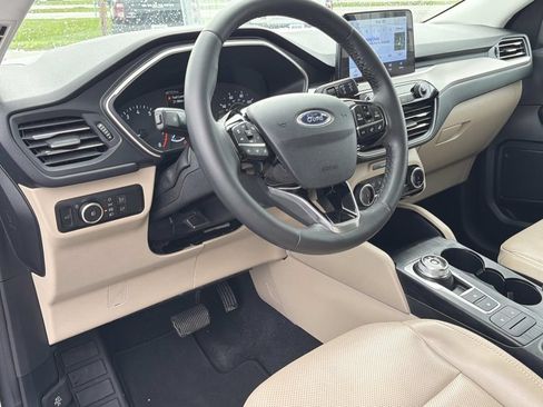 Certified 2022 Ford Escape SEL FWD image 11