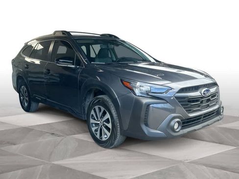 Used 2025 Subaru Outback Premium AWD/4WD image 2