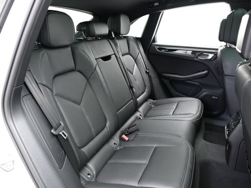 Used 2025 Porsche Macan image 23