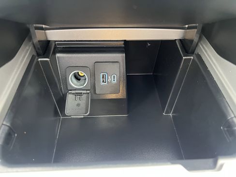 Used 2023 Ford Explorer XLT w/ Equipment Group 202A image 27