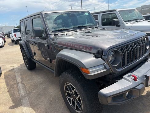 Used 2025 Jeep Wrangler Unlimited Rubicon AWD/4WD image 6