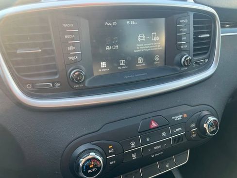 Used 2017 Kia Sorento FWD w/ LX Convenience Package image 8