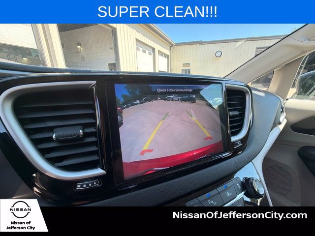Used 2024 Chrysler Pacifica Touring-L FWD image 25