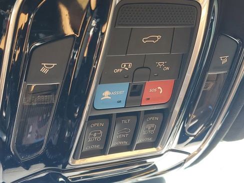 Used 2022 Jeep Grand Cherokee Summit AWD/4WD image 32