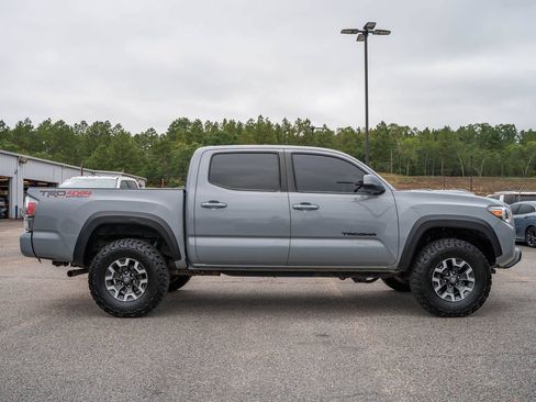 Used 2021 Toyota Tacoma TRD Off-Road AWD/4WD image 7