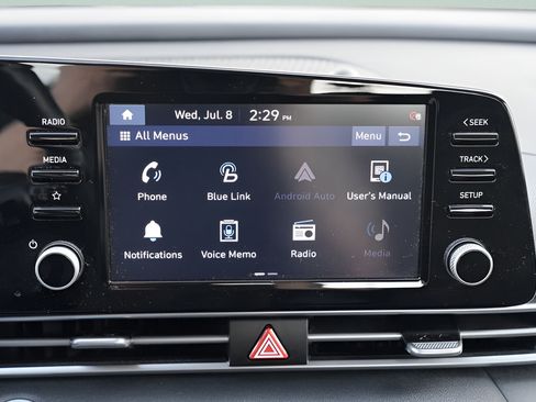 Certified 2021 Hyundai Elantra SEL w/ Convenience Package FWD image 33