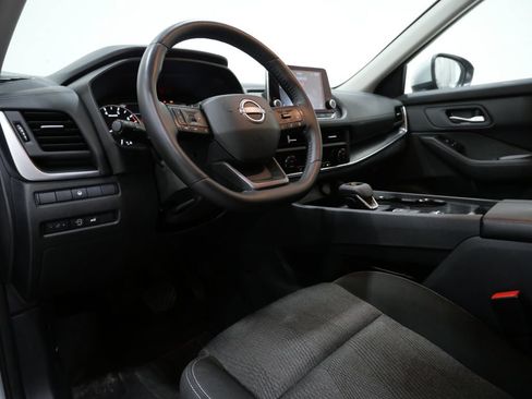 Used 2025 Nissan Rogue SV FWD image 11