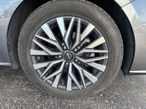 Used 2025 Nissan Altima 2.5 SV FWD image 31