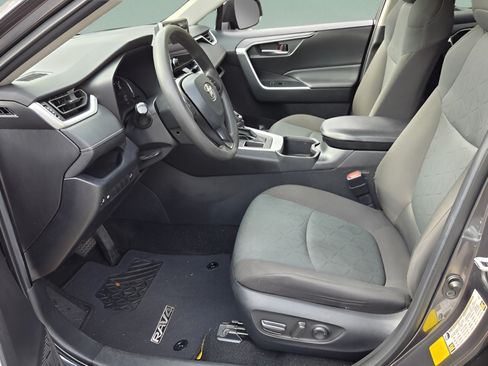 Used 2023 Toyota RAV4 XLE w/ Convenience Package FWD image 9