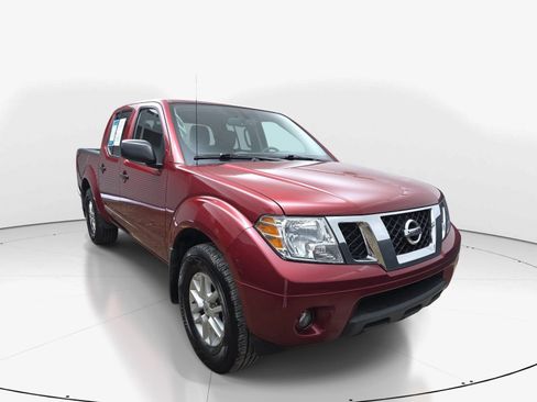Used 2020 Nissan Frontier SV RWD image 2