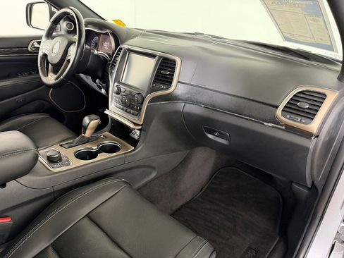 Used 2016 Jeep Grand Cherokee Overland w/ Advanced Technology Group AWD/4WD image 25