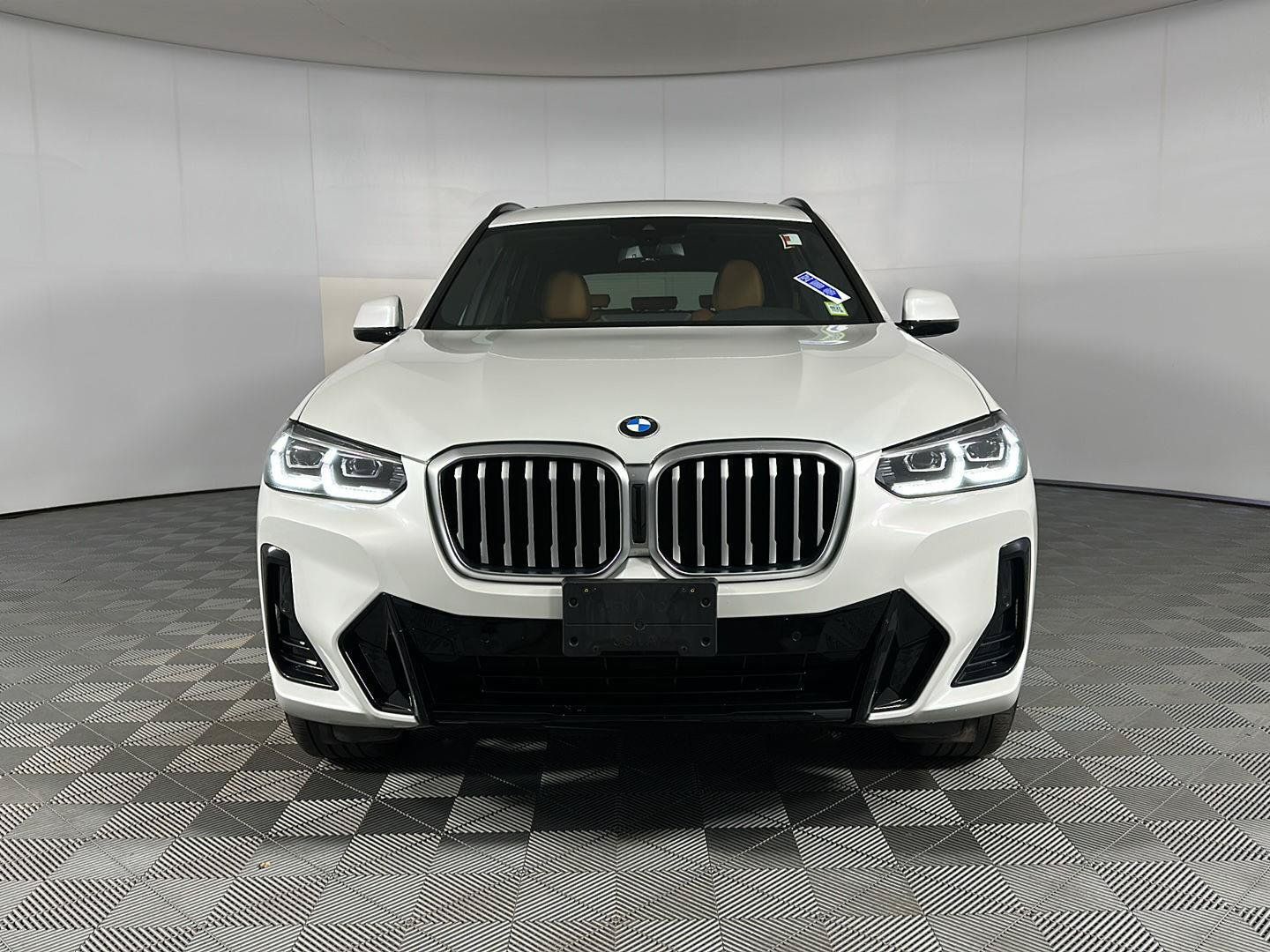 Used 2024 BMW X3 xDrive30i w/ Premium Package AWD/4WD image 2