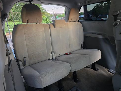 Used 2012 Toyota Sienna LE FWD image 20