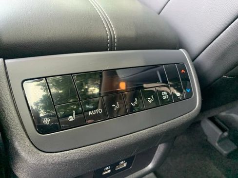 Used 2022 Nissan Pathfinder SL w/ SL Premium Package AWD/4WD image 17