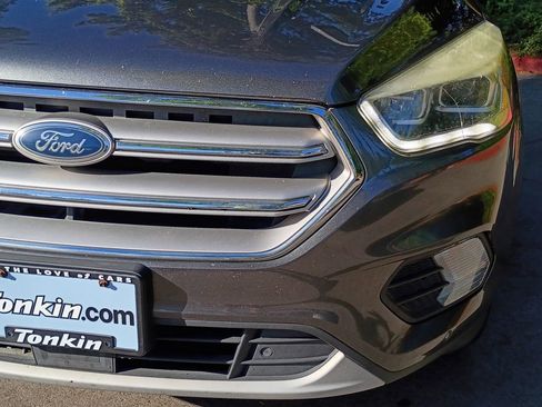 Used 2017 Ford Escape Titanium w/ Equipment Group 301A AWD/4WD image 10