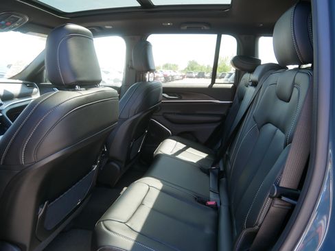New 2026 Jeep Grand Cherokee Limited w/ Luxury Tech Group II AWD/4WD image 6