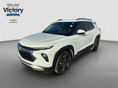 Used 2024 Chevrolet TrailBlazer LT w/ LT Cold Weather Package image 3