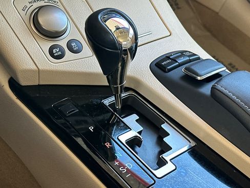 Used 2014 Lexus ES 300h w/ Luxury Package w/Bamboo Trim FWD image 23