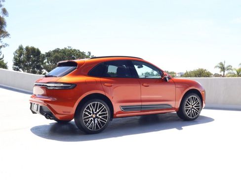 Certified 2025 Porsche Macan image 8