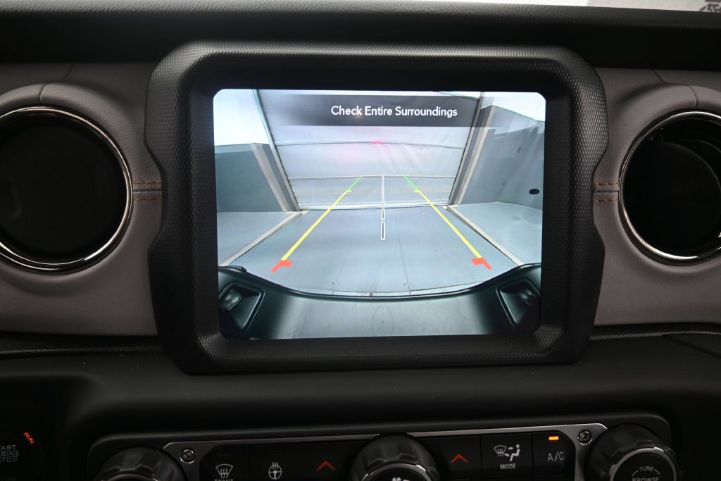 Used 2023 Jeep Gladiator Overland AWD/4WD image 43