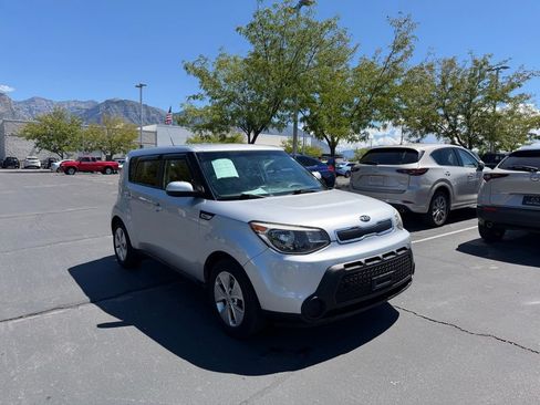 Used 2016 Kia Soul FWD image 2