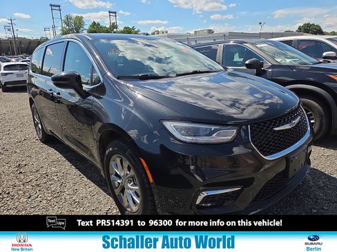 Used 2023 Chrysler Pacifica Touring-L AWD/4WD image 1