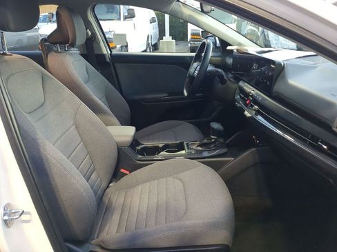 Used 2025 Kia K4 EX image 29