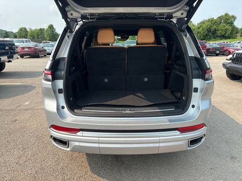 Used 2025 Jeep Grand Cherokee L Summit AWD/4WD image 24