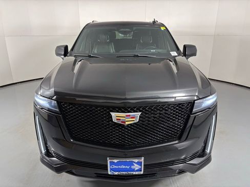 Used 2023 Cadillac Escalade ESV Sport image 3
