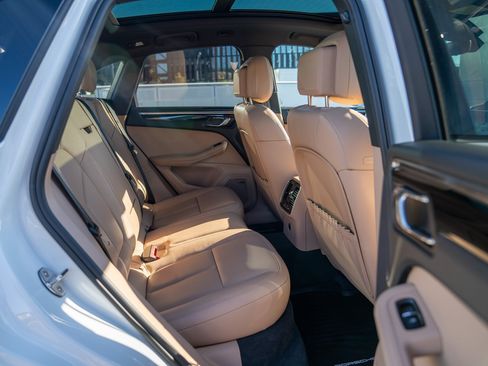 Certified 2026 Porsche Macan AWD/4WD image 25